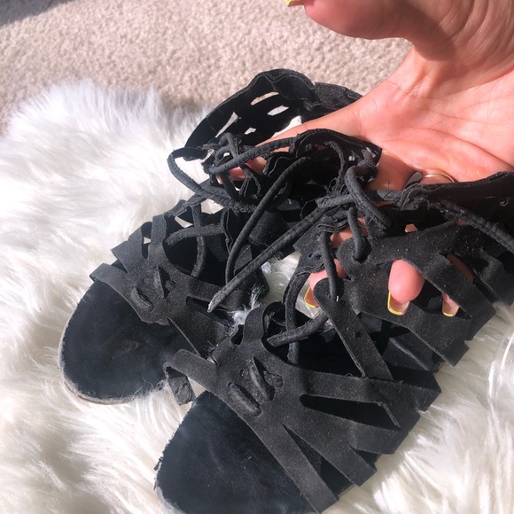 9 pairs of sandals - Picture 14 of 14